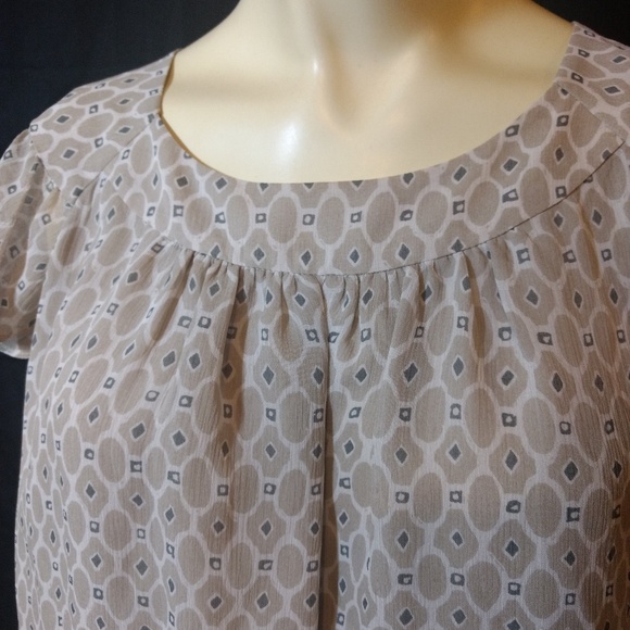 Banana Republic Tops - Banana Republic Silk Short Sleeve Top